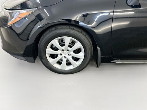 Used 2025 Toyota Corolla LE FWD image 11