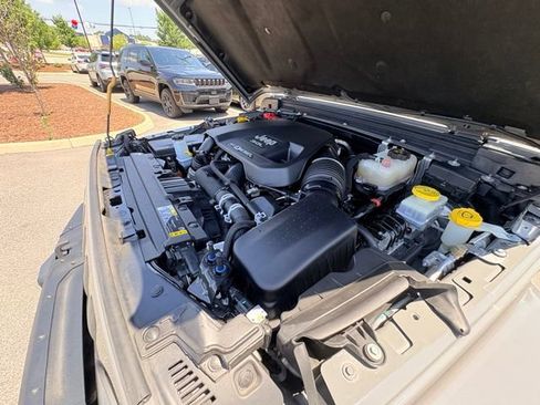 Used 2023 Jeep Wrangler Unlimited Sport AWD/4WD image 31