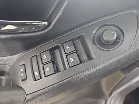 Used 2020 Chevrolet Trax LS w/ Tint and Cruise Package FWD image 32