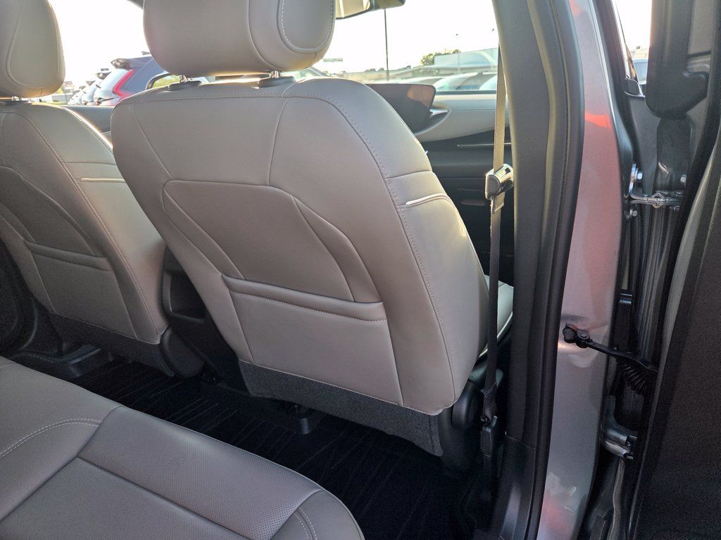 Used 2026 Buick Envista Avenir FWD image 29