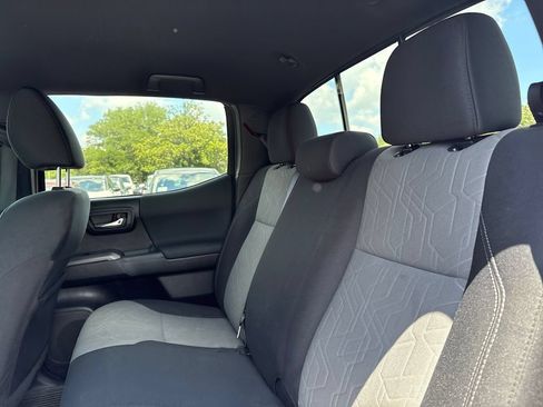 Used 2022 Toyota Tacoma TRD Off-Road w/ Technology Package RWD image 19