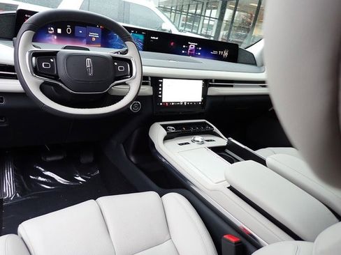 New 2025 Lincoln Navigator Reserve image 24