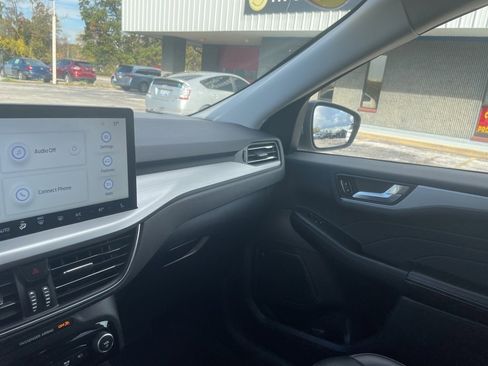 Used 2023 Ford Escape Platinum image 45