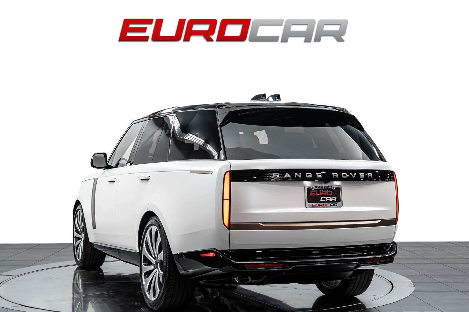 Used 2026 Land Rover Range Rover SV AWD/4WD image 3