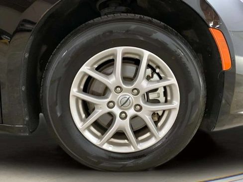 Used 2025 Chrysler Pacifica Select FWD image 92