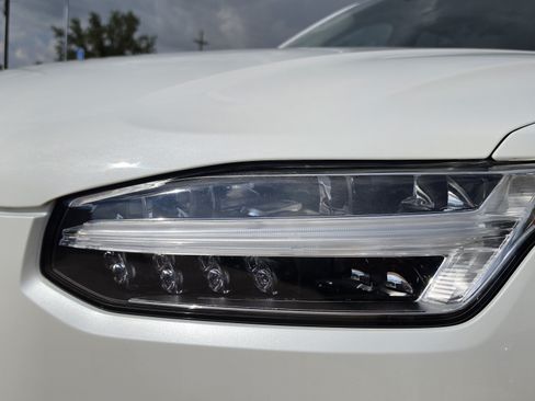 Used 2020 Volvo XC90 T6 Momentum AWD/4WD image 11