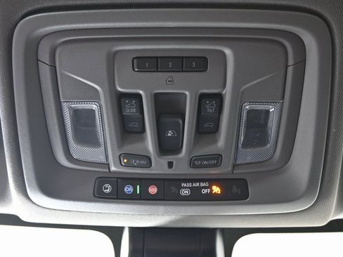 Used 2023 GMC Sierra 2500 SLT w/ SLT Premium Package image 34