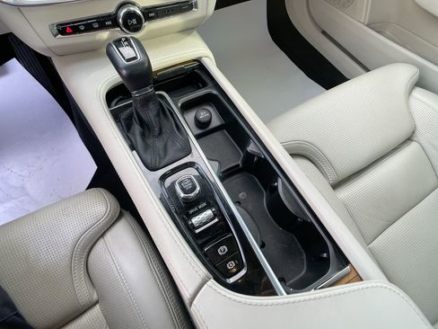 Used 2020 Volvo S90 T6 Inscription image 20