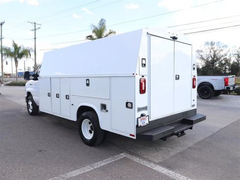 Certified 2022 Ford E-450 and Econoline 450 Super Duty w/ Power Windows & Locks Group image 9