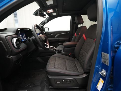 Used 2024 Chevrolet Colorado Z71 w/ Z71 Convenience Package 2 AWD/4WD image 7