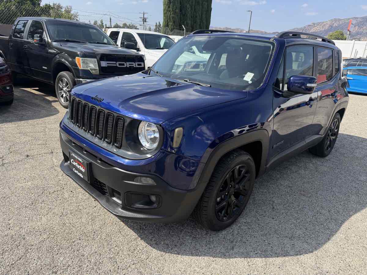 Used 2017 Jeep Renegade Altitude FWD image 4