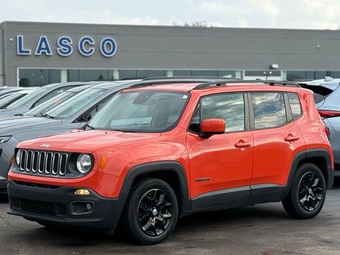 Used 2017 Jeep Renegade Latitude w/ Popular Equipment Group image 1