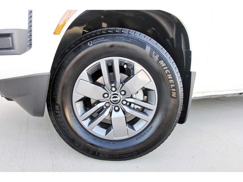 Used 2025 Nissan Frontier SV RWD image 30