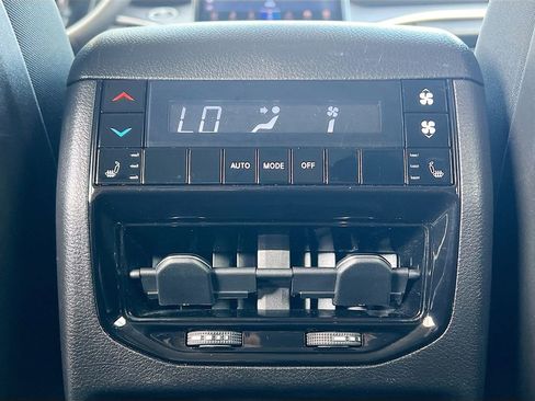 Used 2023 Jeep Grand Cherokee L Limited image 25