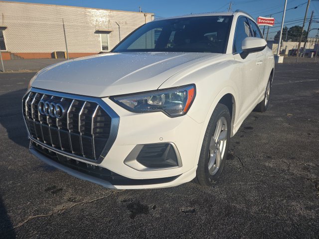 Used 2020 Audi Q3 2.0T Premium w/ Convenience Package AWD/4WD image 4