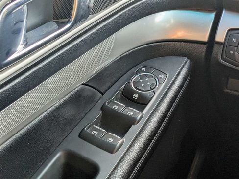 Used 2016 Ford Explorer XLT FWD image 16