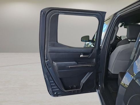 Used 2025 Toyota Tacoma TRD Sport image 18