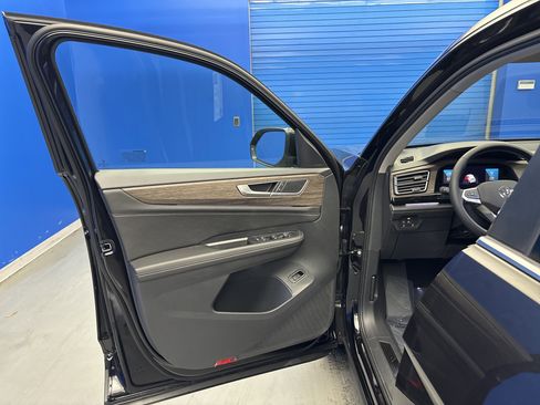 New 2026 Volkswagen Atlas SEL image 9