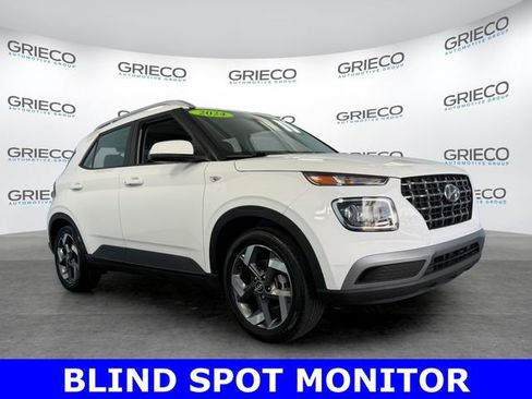 Used 2024 Hyundai Venue SEL FWD image 1
