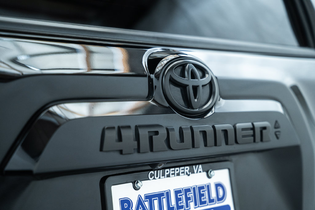 Used 2021 Toyota 4Runner Venture w/ Moonroof Package AWD/4WD image 10