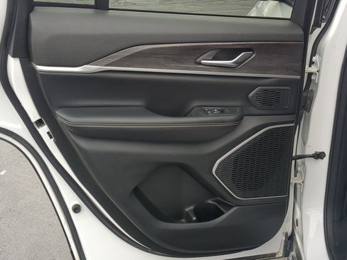 Used 2024 Jeep Grand Cherokee Limited 4xe image 32