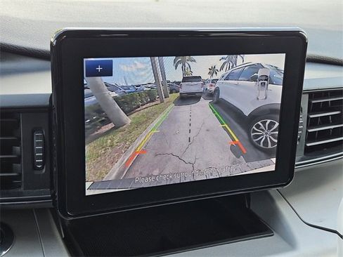 Used 2023 Ford Explorer XLT image 20