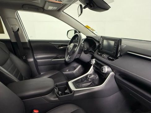 Used 2019 Toyota RAV4 XLE Premium image 46