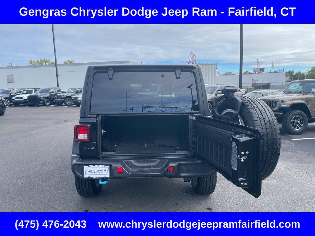 Used 2024 Jeep Wrangler Unlimited w/ Convenience Group AWD/4WD image 32