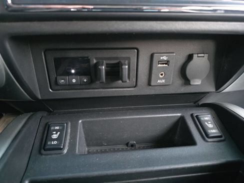 Used 2016 Nissan Titan SV image 30