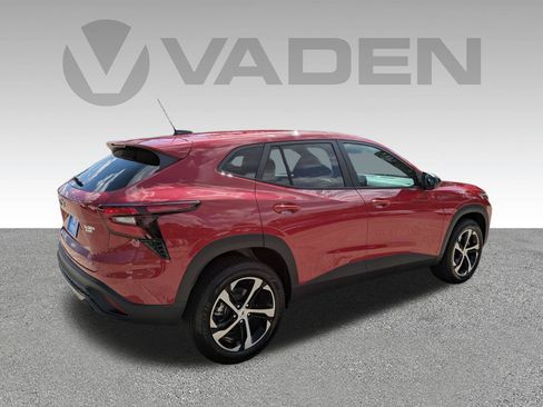 New 2026 Chevrolet Trax RS w/ Sunroof Package FWD image 24