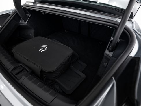 Certified 2021 Porsche Taycan image 22