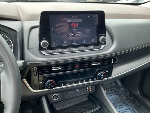 Used 2021 Nissan Rogue SV w/ Premium Package FWD image 13