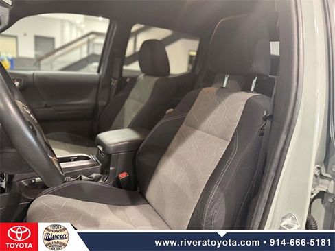 Used 2023 Toyota Tacoma TRD Sport image 11