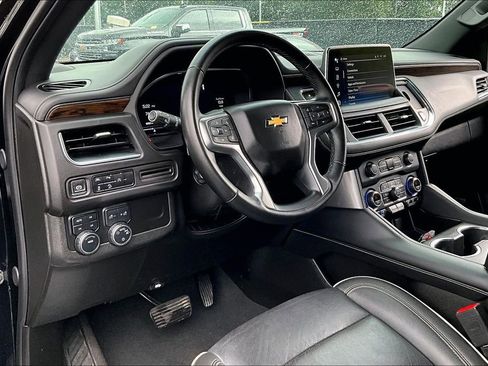 Used 2024 Chevrolet Suburban Premier AWD/4WD image 15