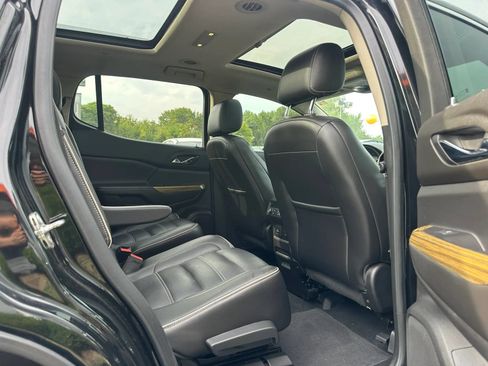 Used 2019 GMC Acadia Denali w/ Technology Package FWD image 17