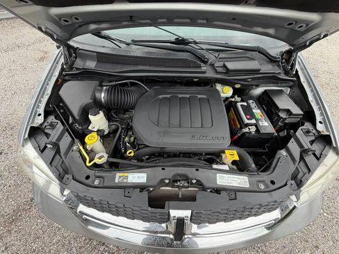 Used 2019 Dodge Grand Caravan SE w/ UConnect Hands-Free Group FWD image 17