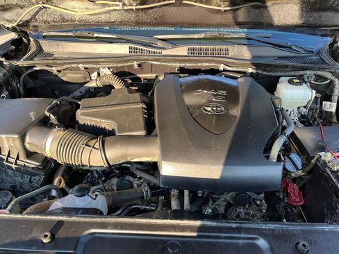 Used 2022 Toyota Tacoma TRD Off-Road image 23