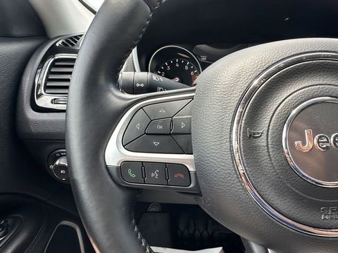 Used 2021 Jeep Compass Latitude image 14