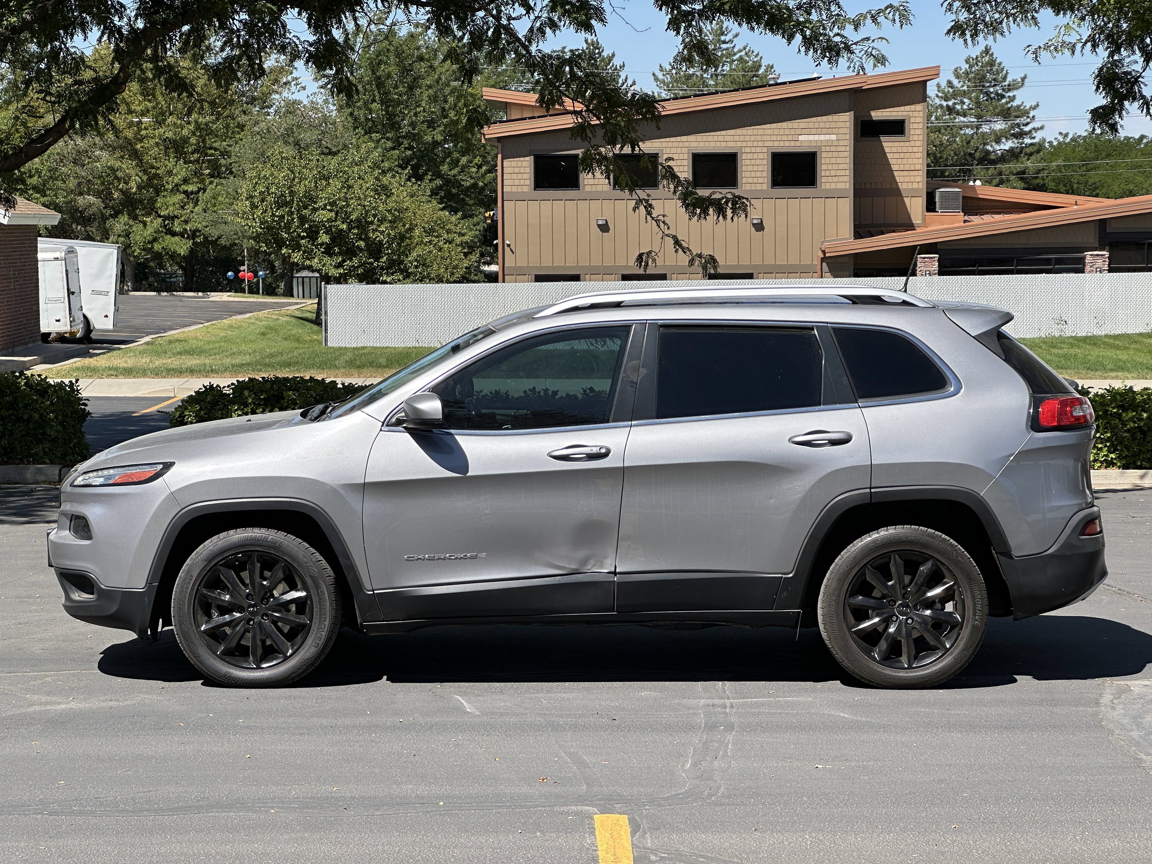Used 2018 Jeep Cherokee Limited FWD image 8