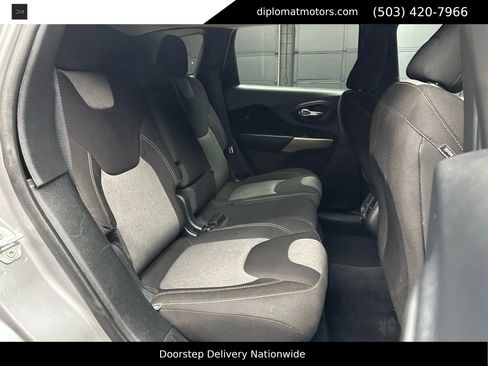 Used 2018 Jeep Cherokee Sport w/ Cold Weather Group AWD/4WD image 22