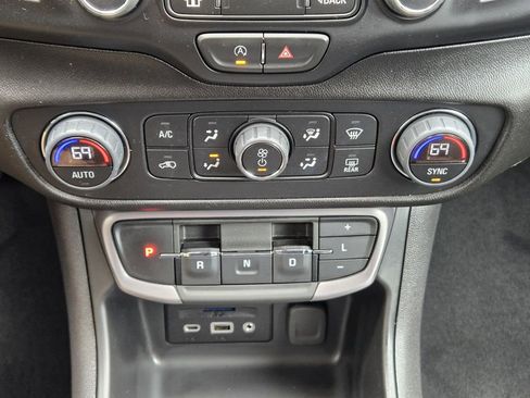 Used 2024 GMC Terrain AT4 AWD/4WD image 13