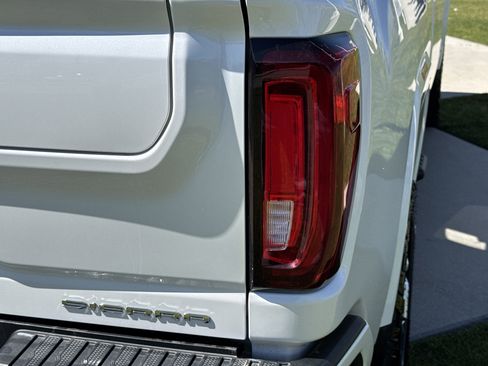 Used 2021 GMC Sierra 3500 Denali w/ Denali Ultimate Package AWD/4WD image 11