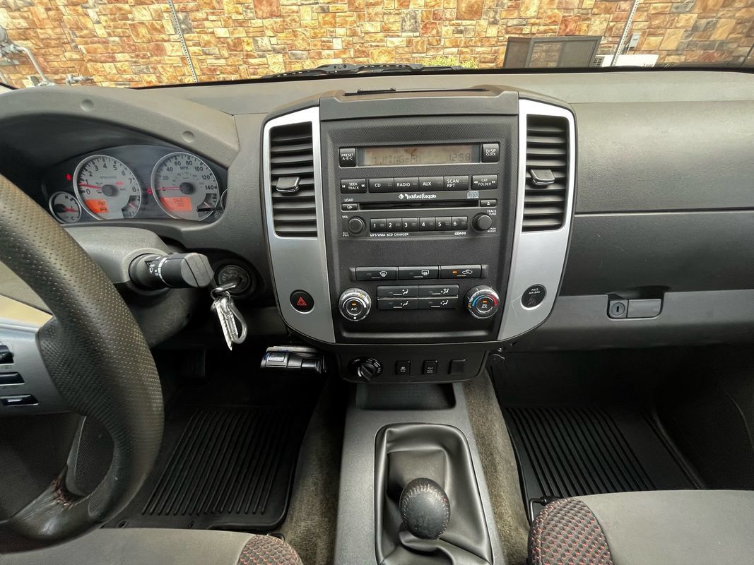 Used 2012 Nissan Frontier PRO-4X AWD/4WD image 12