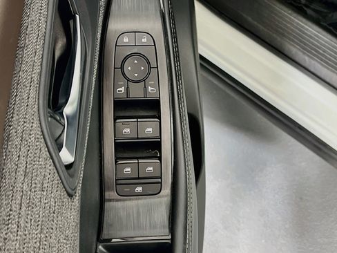 Used 2022 Nissan Rogue SV AWD/4WD image 17
