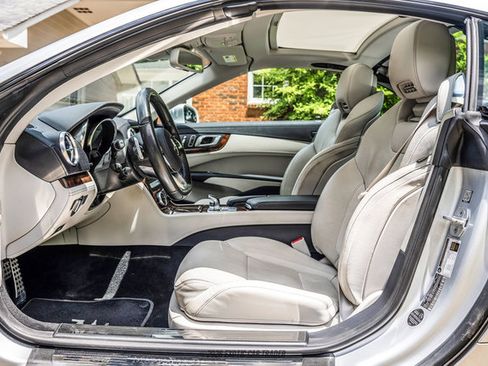 Used 2017 Mercedes-Benz SL 550 image 38