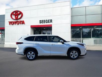 Used 2023 Toyota Highlander LE