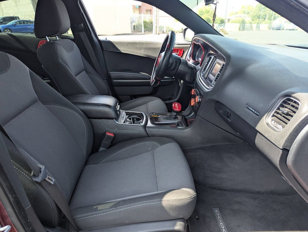 Used 2017 Dodge Charger SE RWD image 30