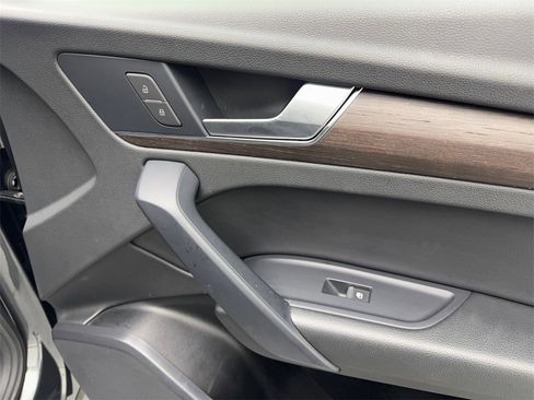 Used 2023 Audi Q5 2.0T Premium w/ Convenience Package image 50