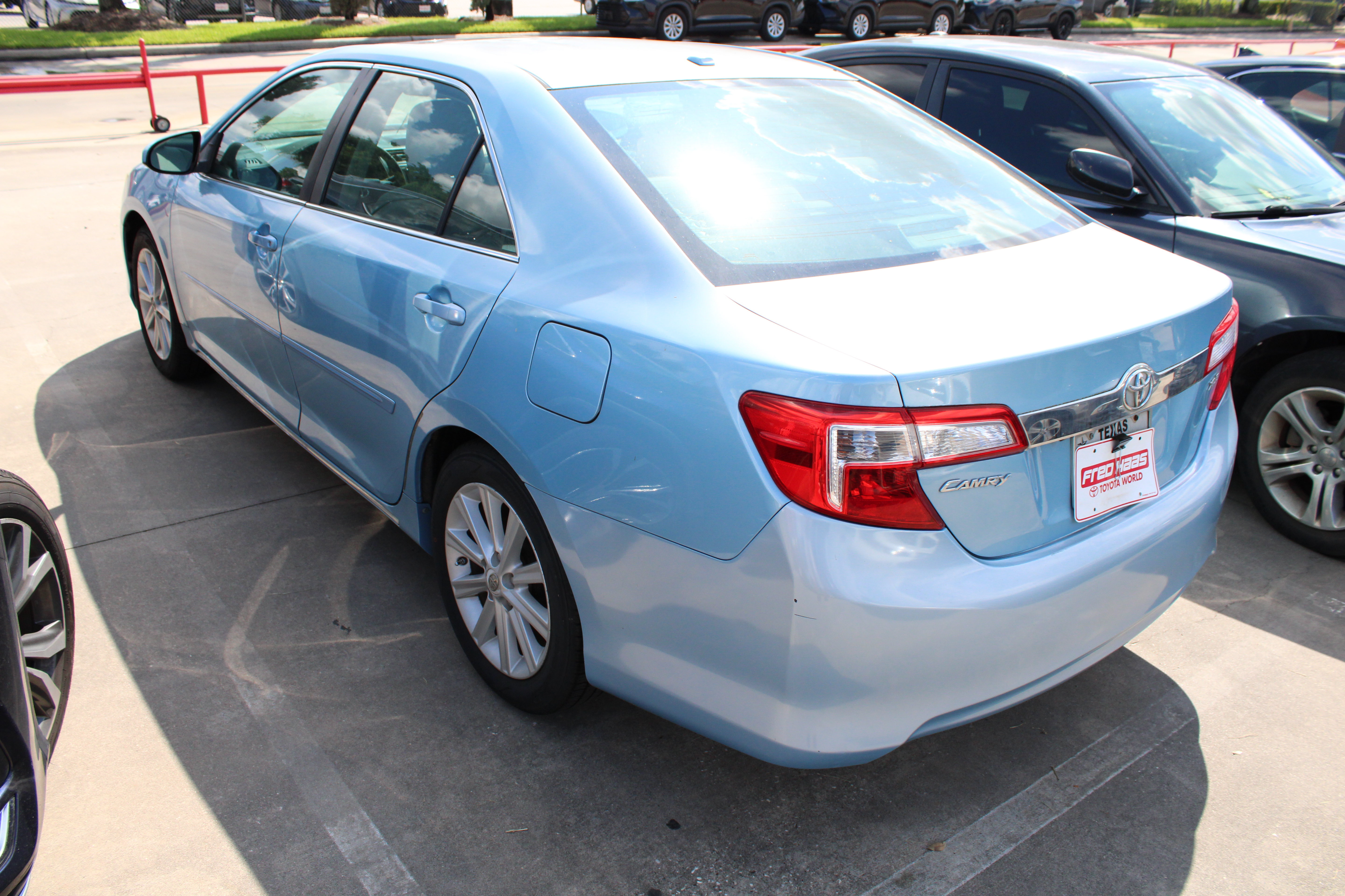 Used 2013 Toyota Camry XLE w/ Convenience Pkg FWD image 7
