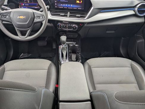 Used 2025 Chevrolet Trax LT image 14